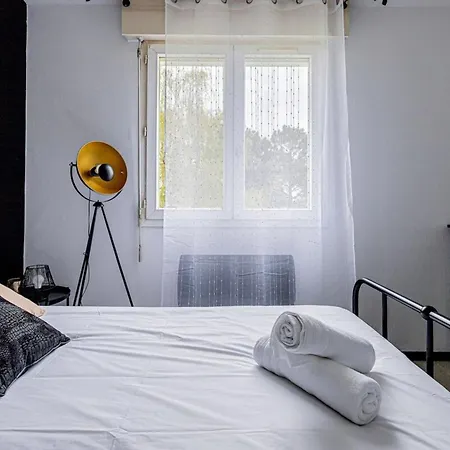 Moundi Piscine-parking-balcon Proche Hippodrome Apartament