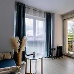 Moundi Piscine-parking-balcon Proche Hippodrome