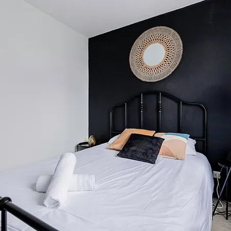 Апартаменты Moundi Piscine-parking-balcon Proche Hippodrome *