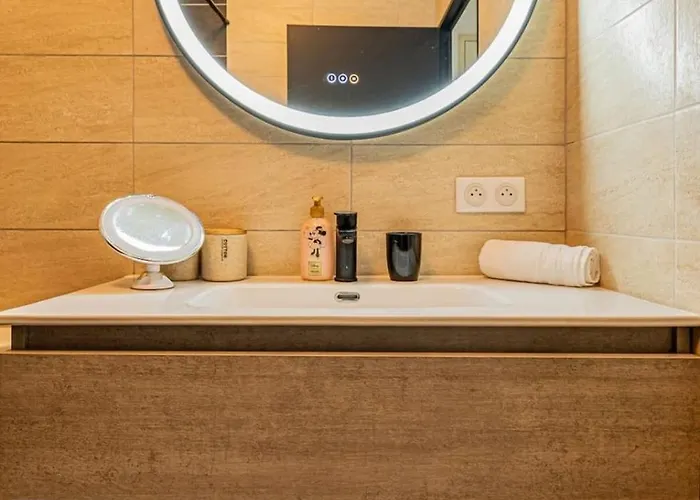 Moundi Piscine-parking-balcon Proche Hippodrome